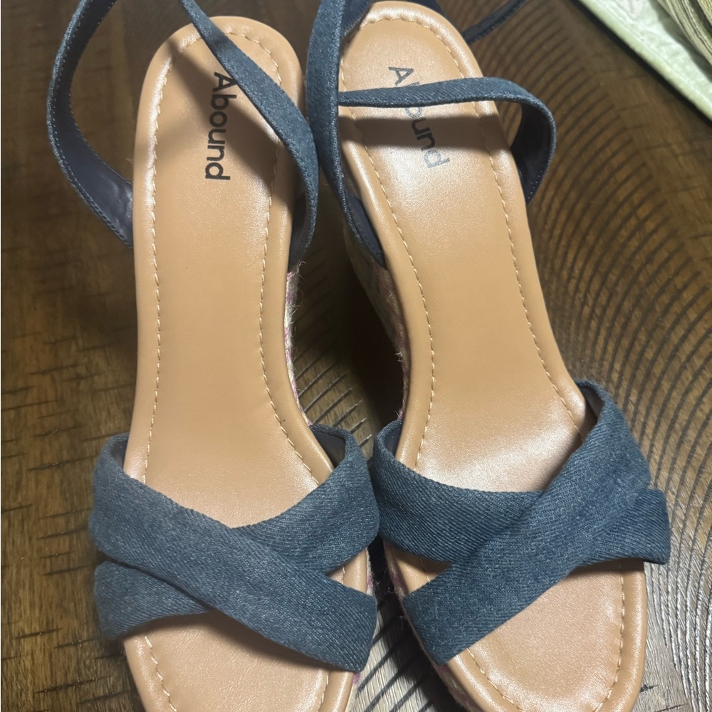 Colorful Woven Wedge Sandals - Picture 4 of 5